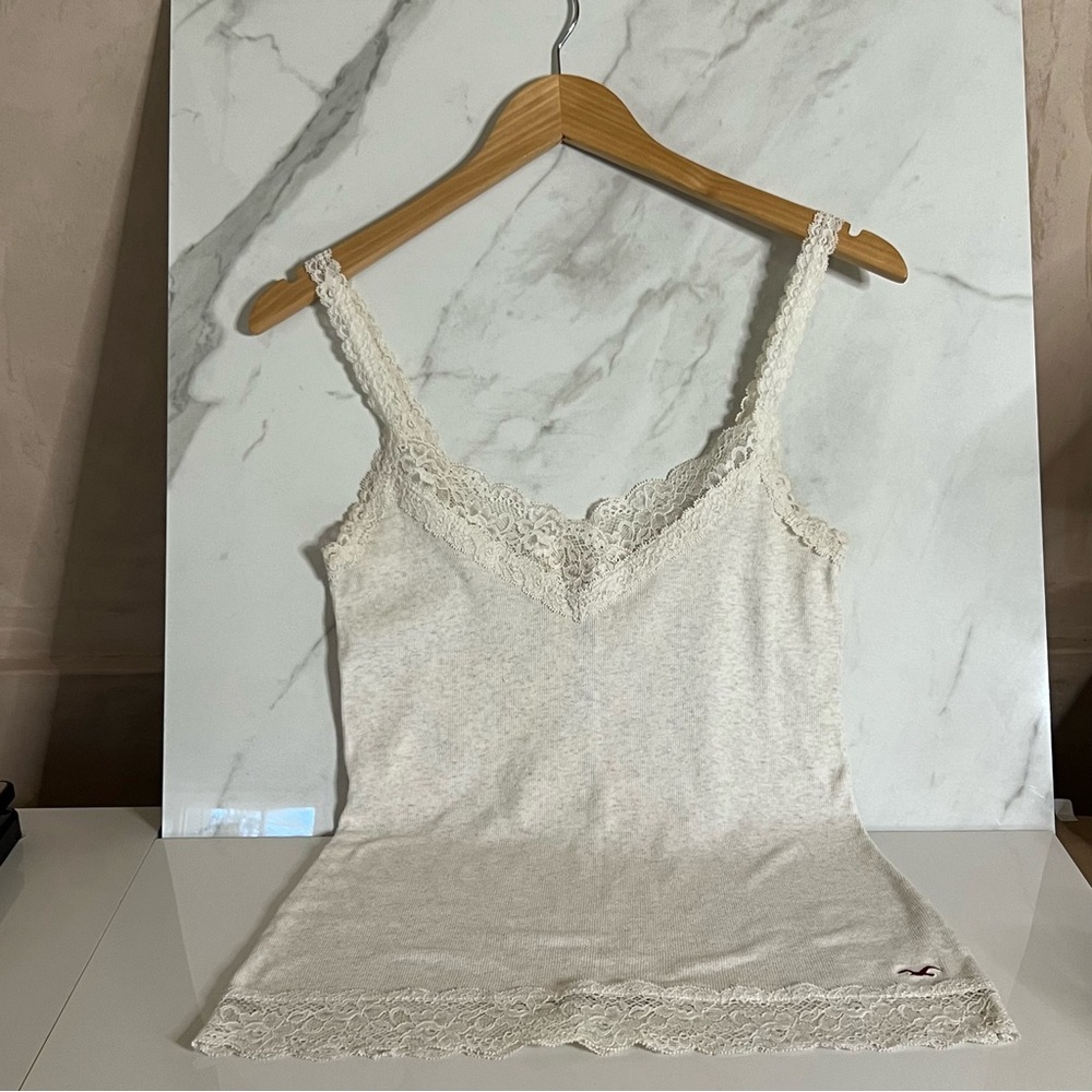 HOLLISTER TANK TOP CAMI LACE TRIM. WOMEN’S